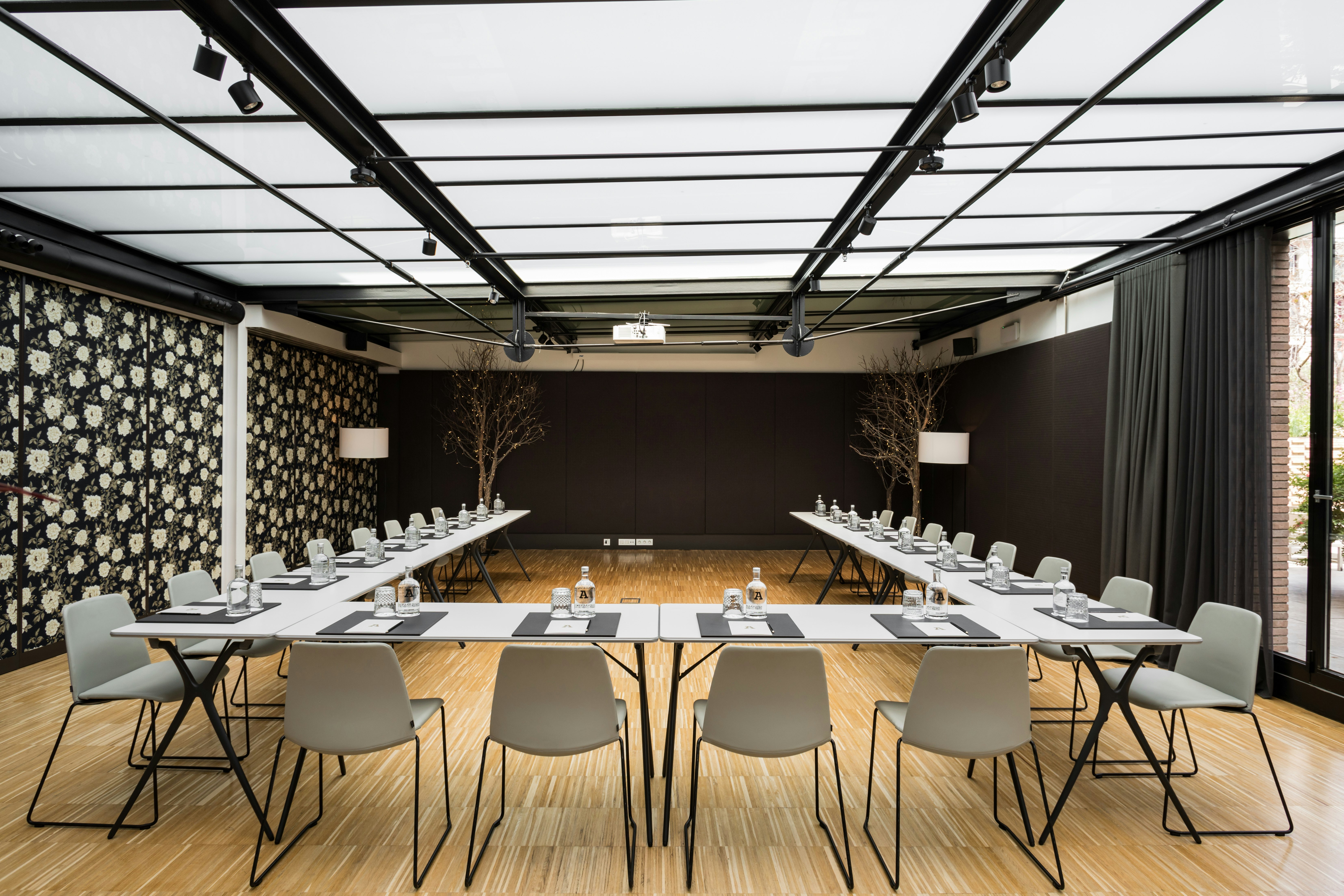 Alexandra Barcelona Hotel Curio Collection By Hilton 76/90