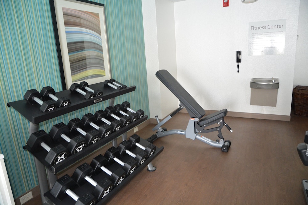 Holiday Inn Express Suites Caryville 35/57