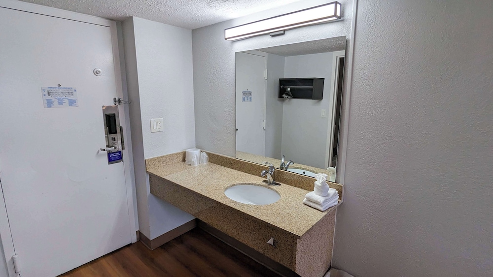 Motel6 Framingham, MA - Boston West 53/58