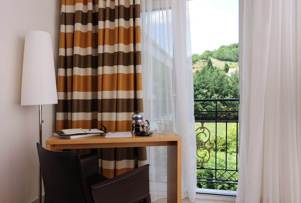 HOTEL CHLOE 30/50
