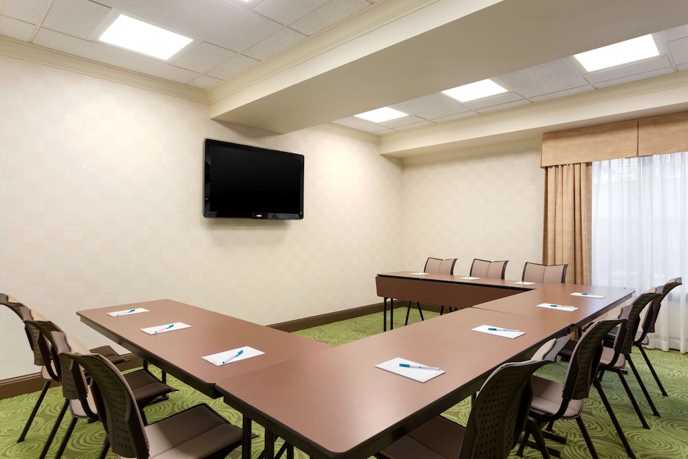 Homewood Suites by Hilton Reading 46/51