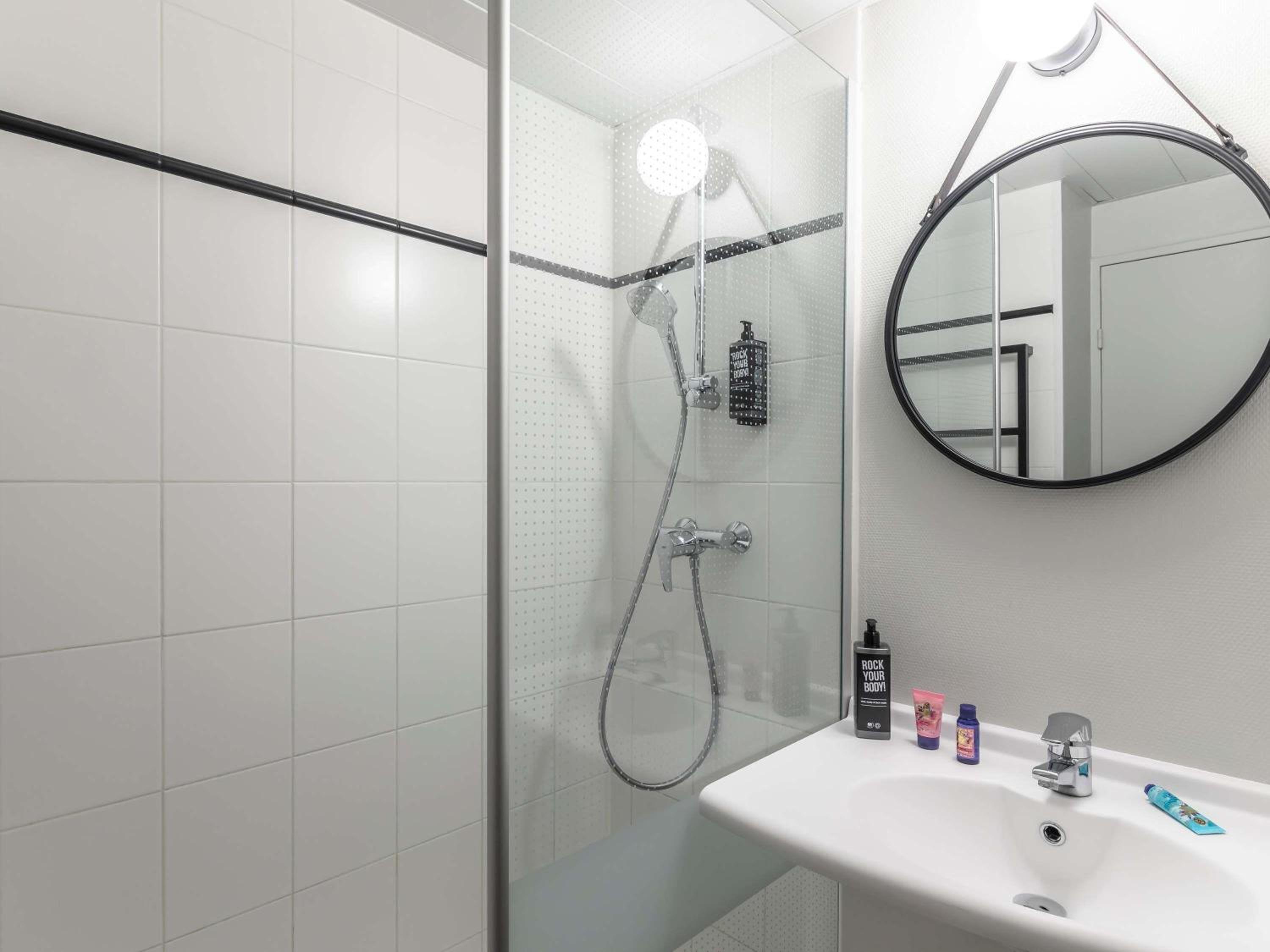 Room, Triple, 1 Double and 1 Single Bed, Ibis St Malo La Madeleine 9/10