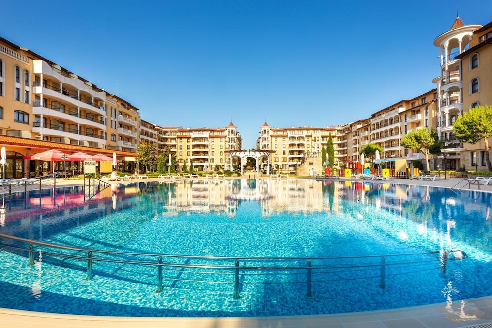 Royal Sun Holiday Complex 16/50