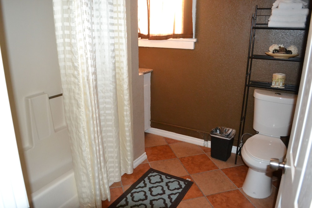 Monterey Inn Hotel 48/50