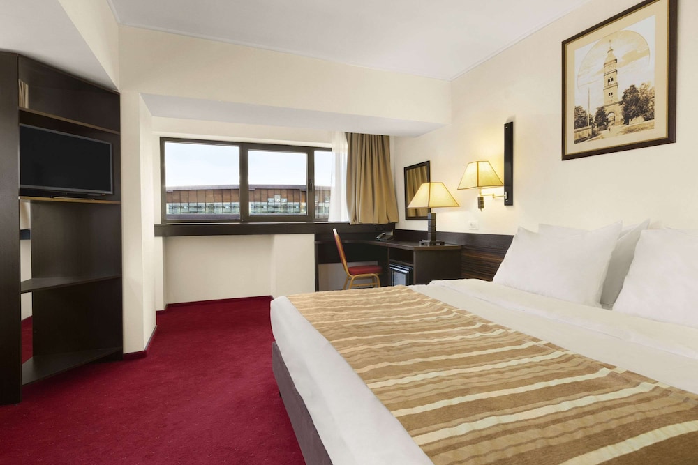 Senior, Suite, King Bed