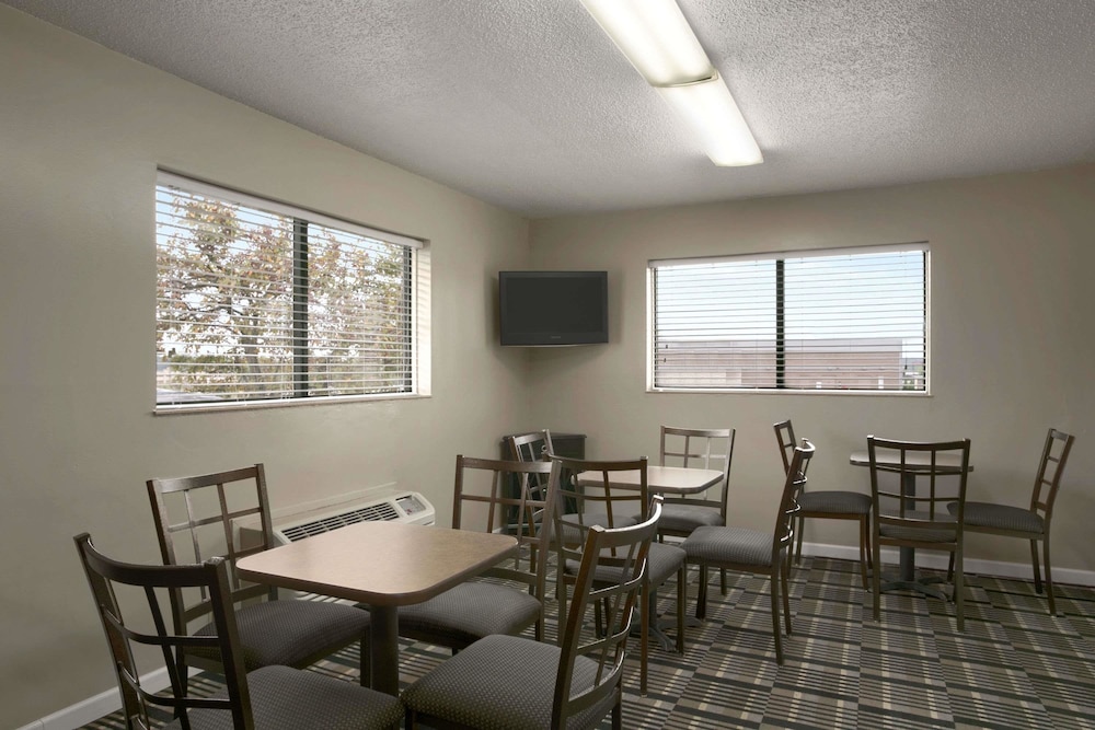 Days Inn by Wyndham Cloverdale Greencastle 34/50