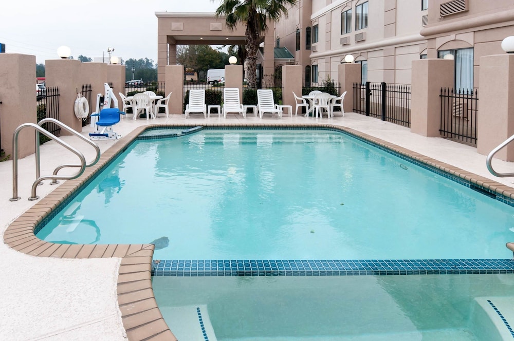 Comfort Inn North Conroe, TX 3/48