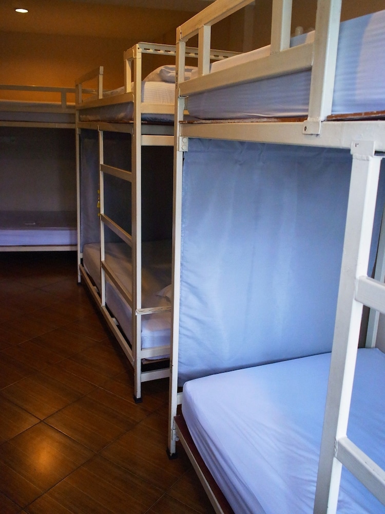 VX The Fifty Hostel 17/55