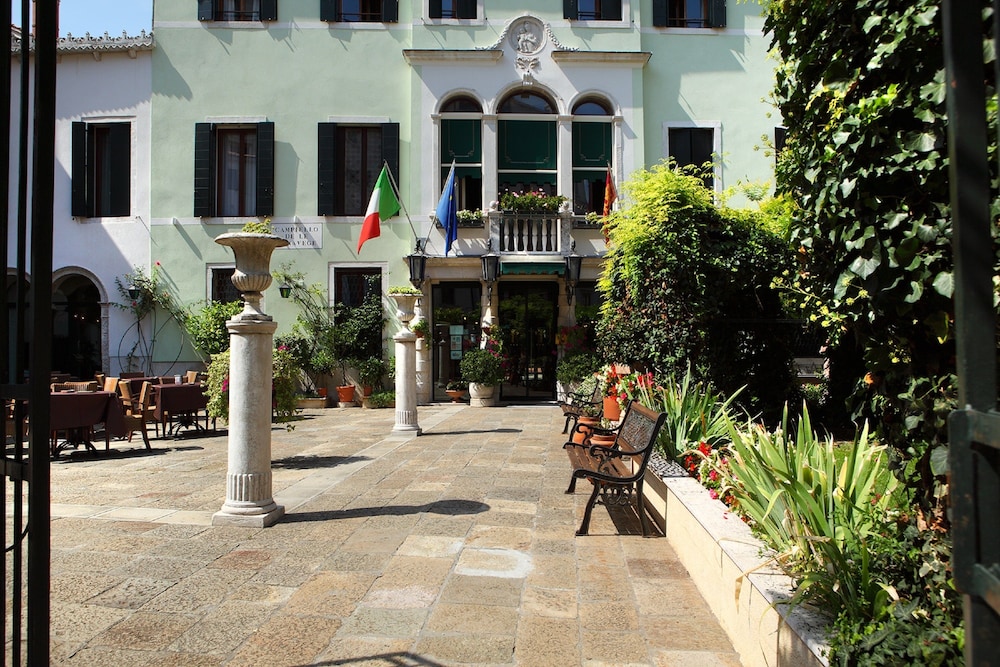 Pensione Accademia Villa Maravege 5/65