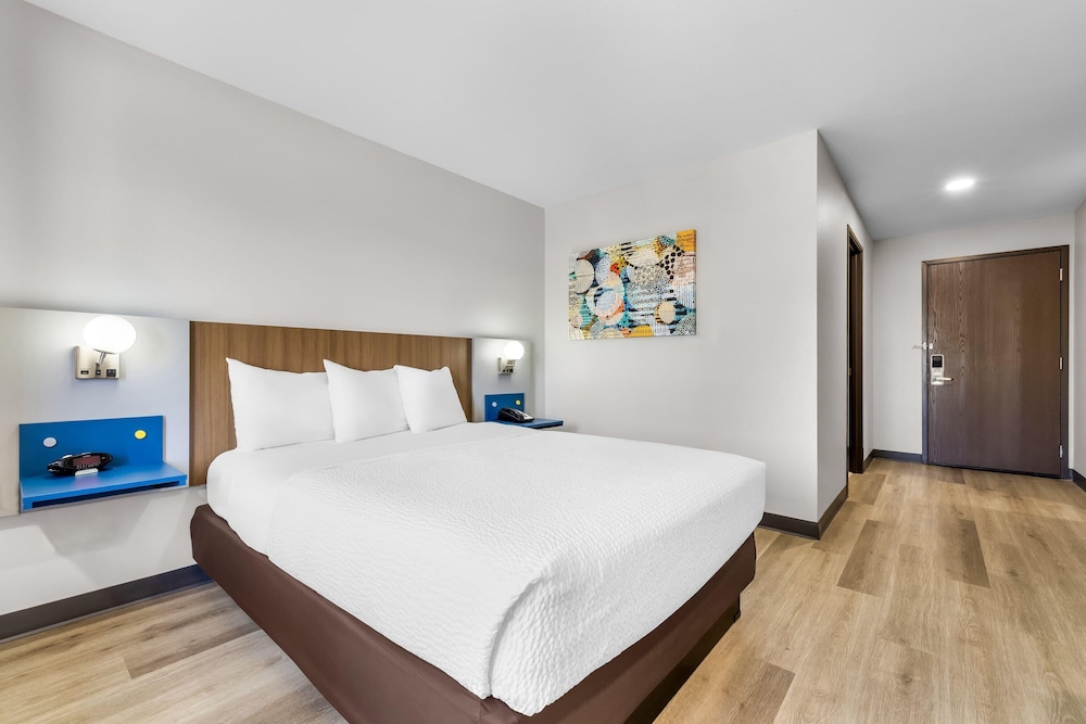غرفة بسرير كوين لذوي الإعاقة