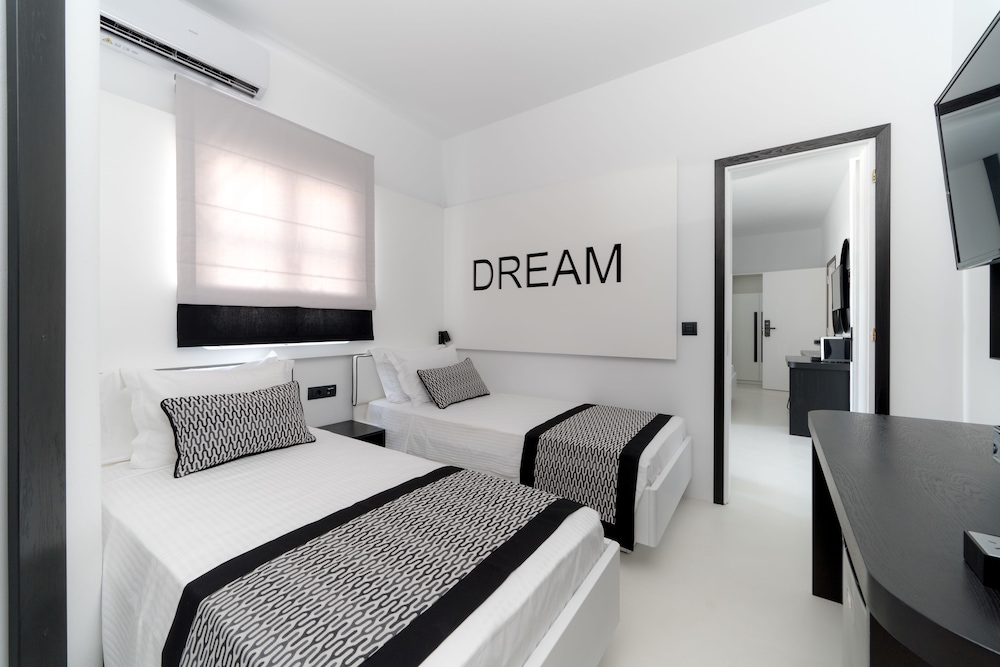 2 Bedrooms, Family, Apartment, 1 King and 1 Single Beds, 2 Bathrooms, Sofa