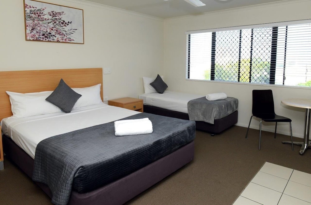 ROOM, TWIN BEDS