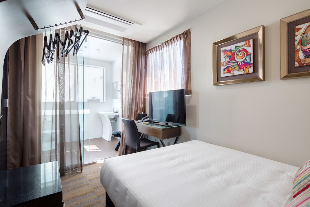 57 HOTEL 5/46