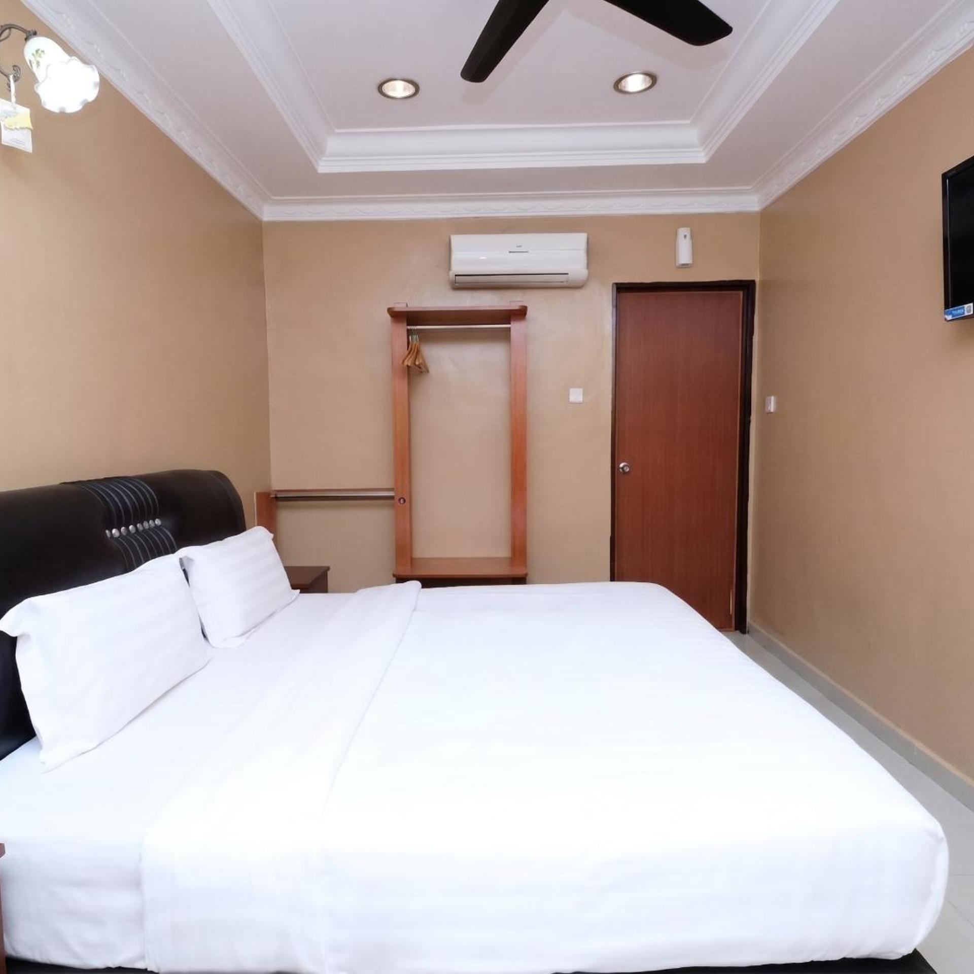Swing & Pillows at Ayuni Hotel Bangi, Selangor 13/31