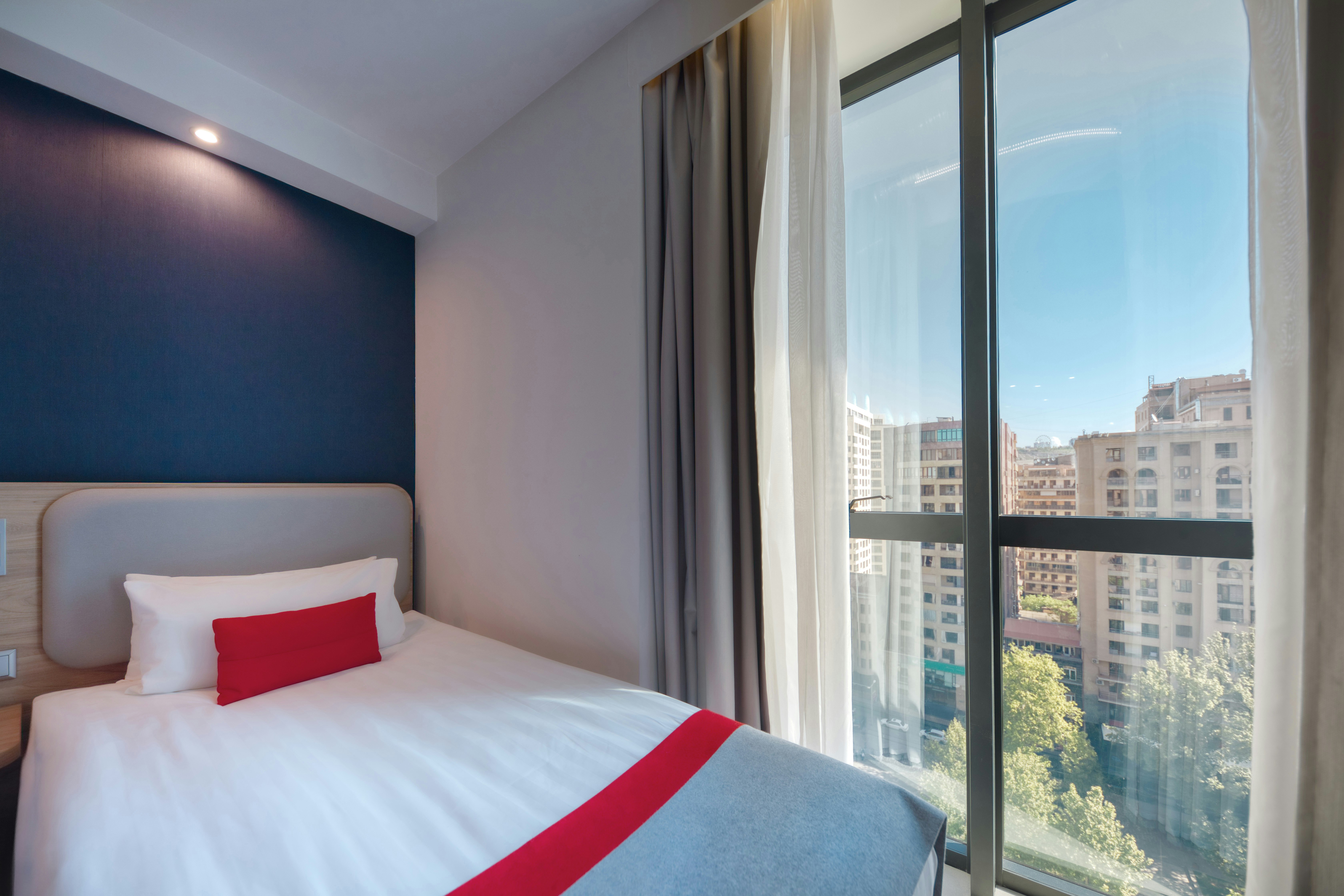 Holiday Inn Express Yerevan 24/81