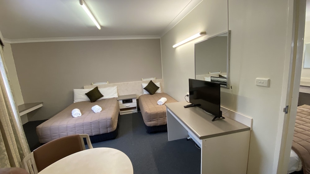 Sapphire City Motor Inn Inverell 29/34