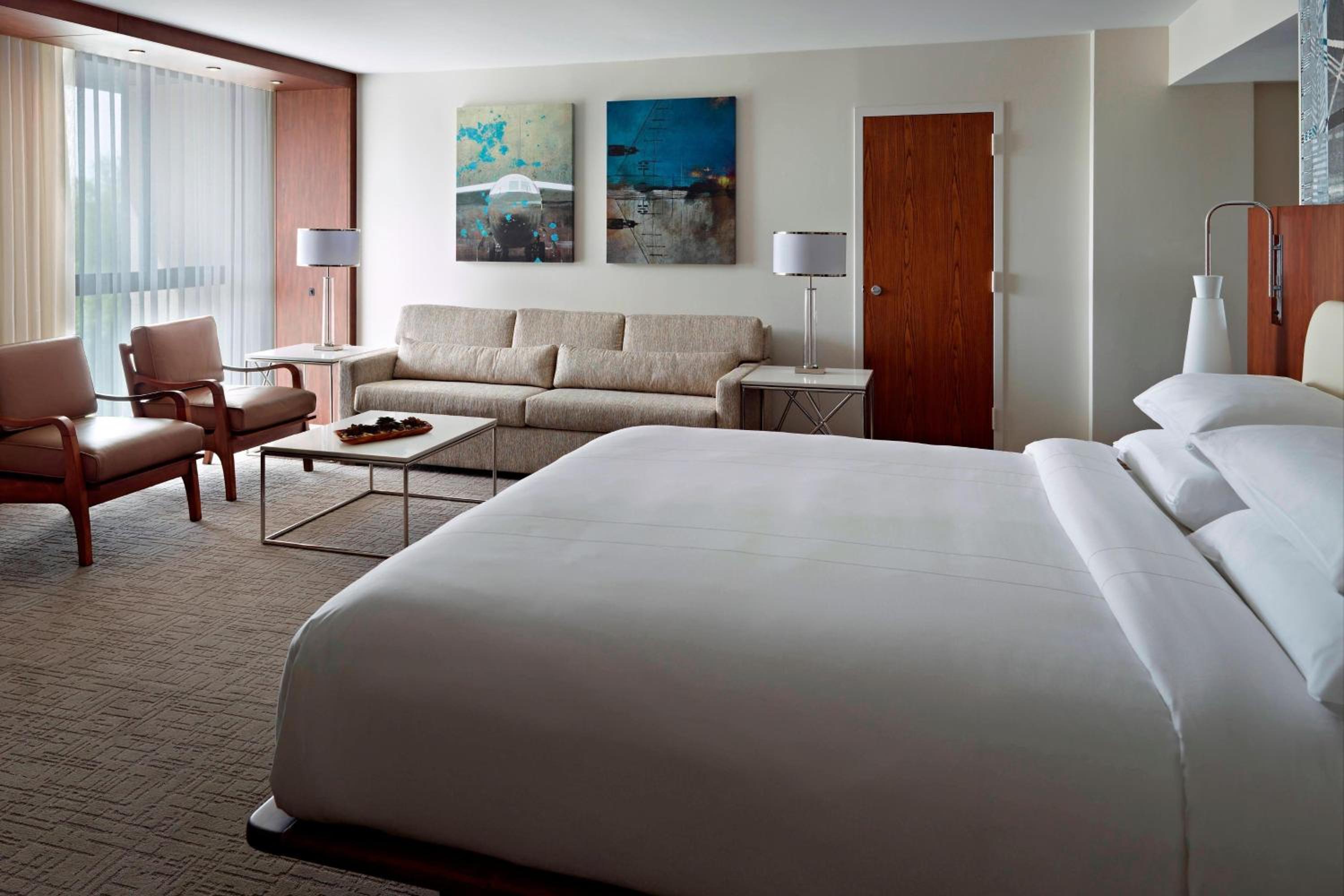 Room, King Bed, Parlor, Accessible