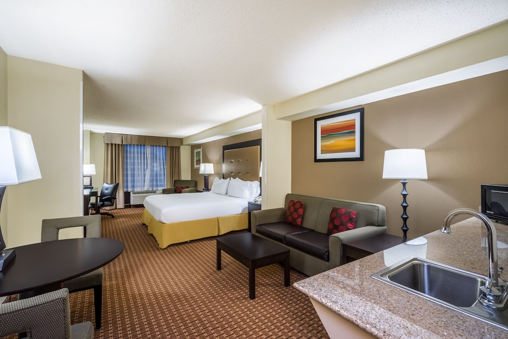 Holiday Inn Express & Suites North East 39/53