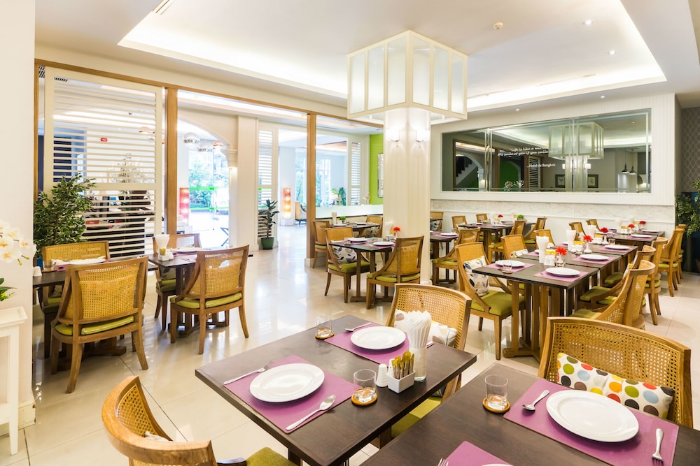 Hotel De Bangkok 53/61