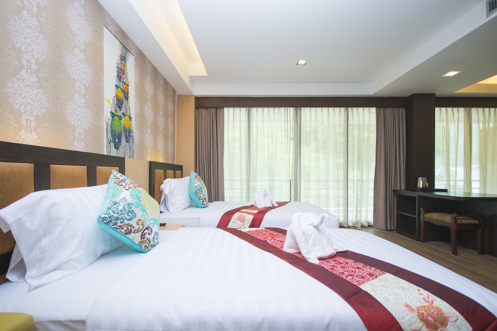 Phi Phi Nice Beach Hotel Hip 17/73