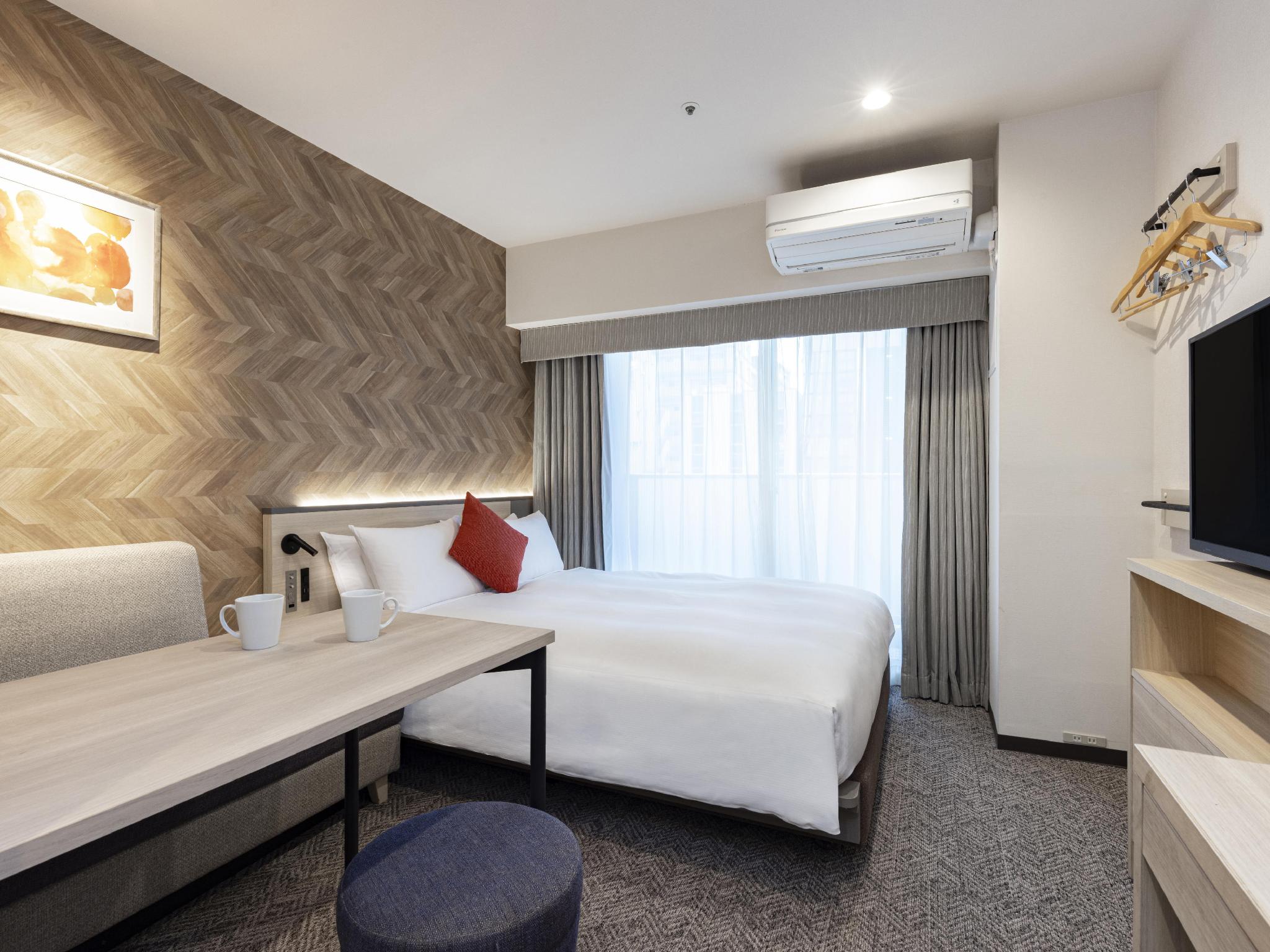 Residential, Single, Queen Bed