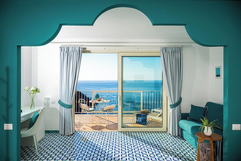 Grand Hotel Tritone 36/76