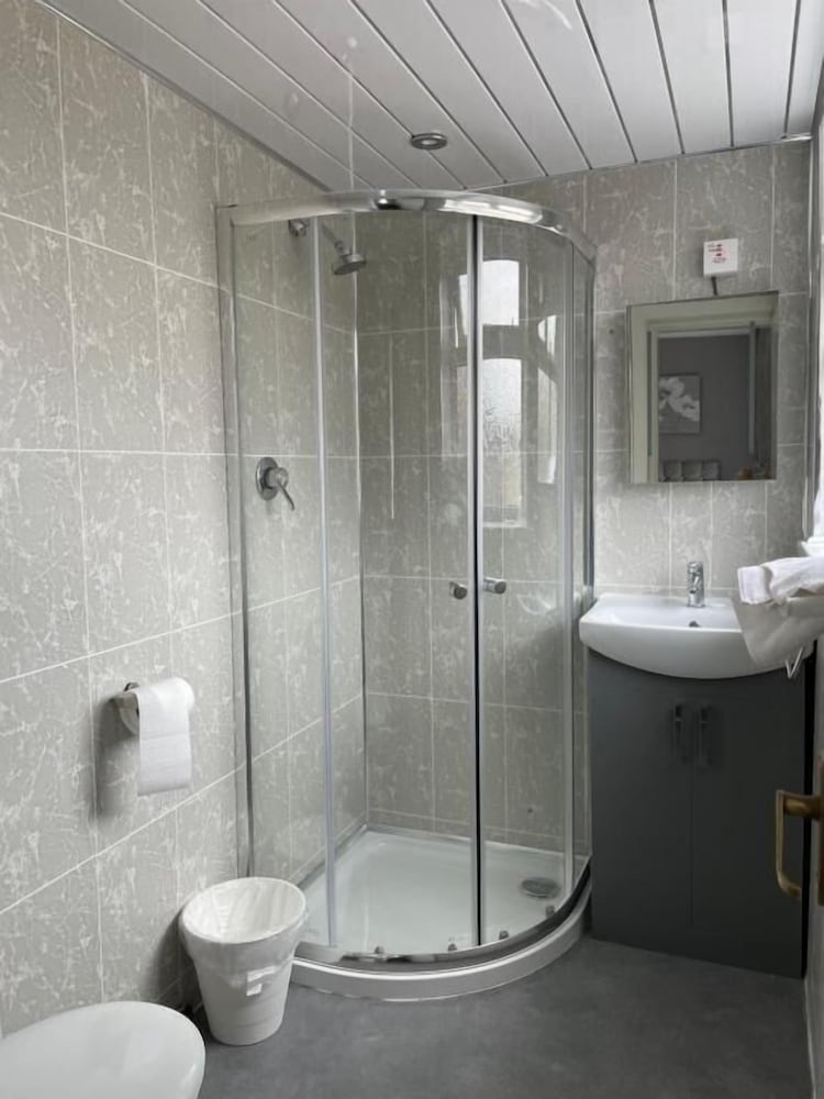 The Sandford Promenade Hotel 40/42