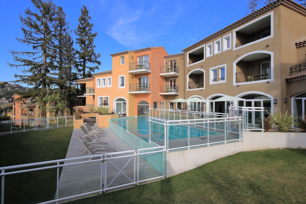 Adonis Mougins 28/54