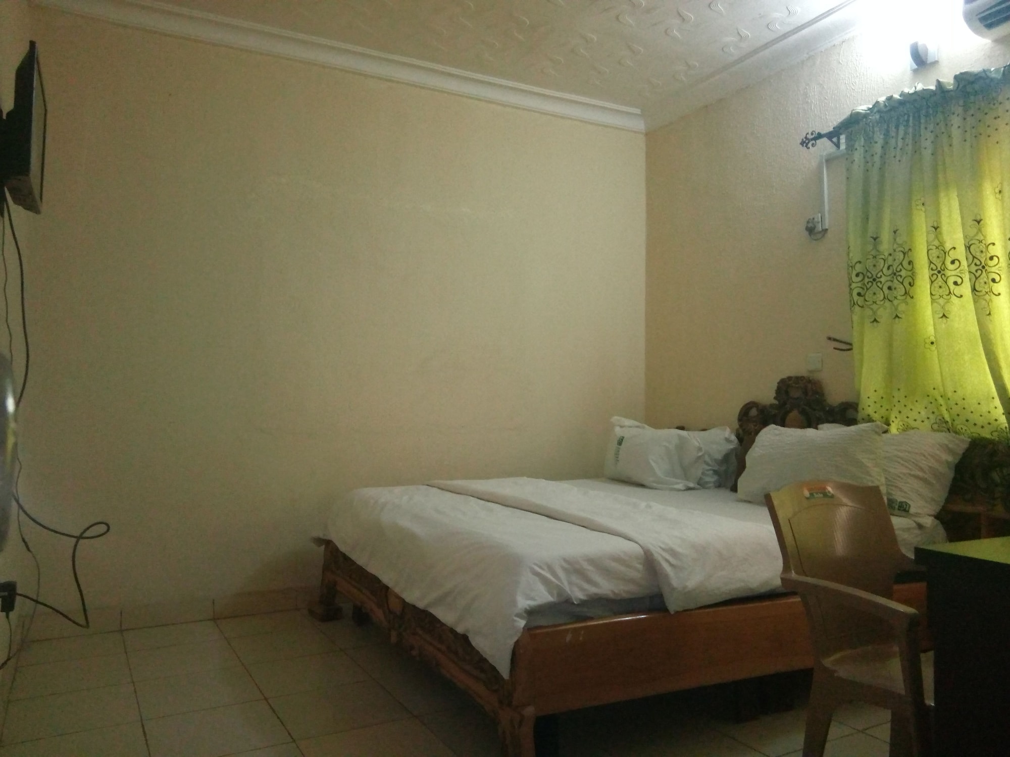 DELUXE, DOUBLE BED