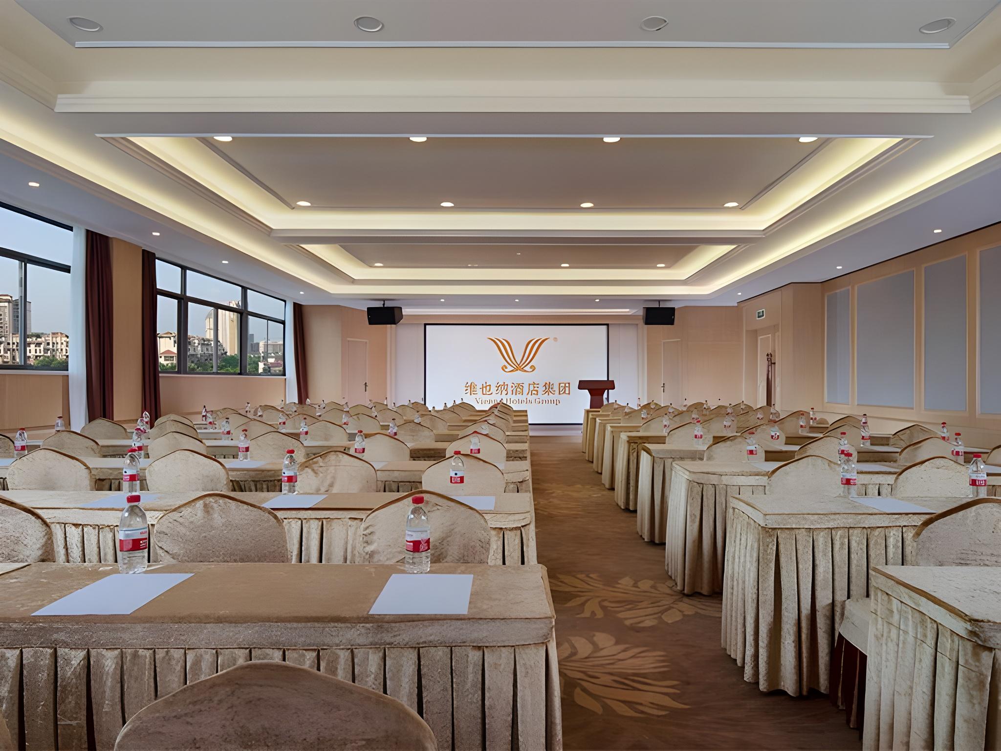Vienna Hotel (Chongqing Rongchang Binhai) 22/25