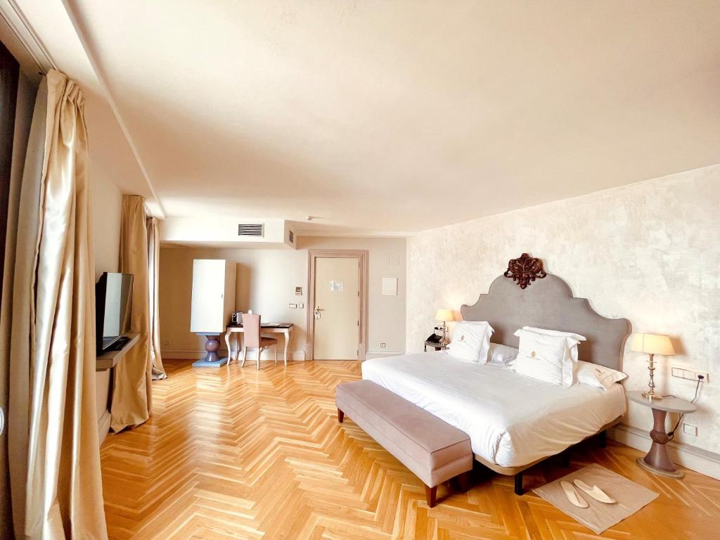Family Room Superior De Luxe