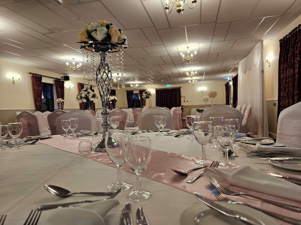 MARSH FARM HOTEL 39/50
