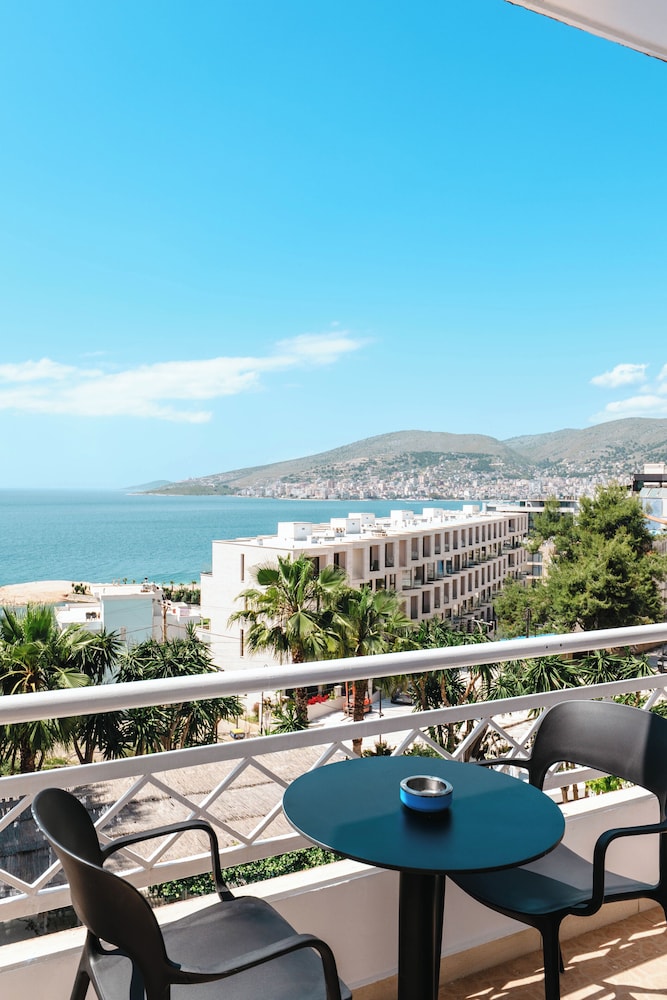 Hotel Saranda 67/79