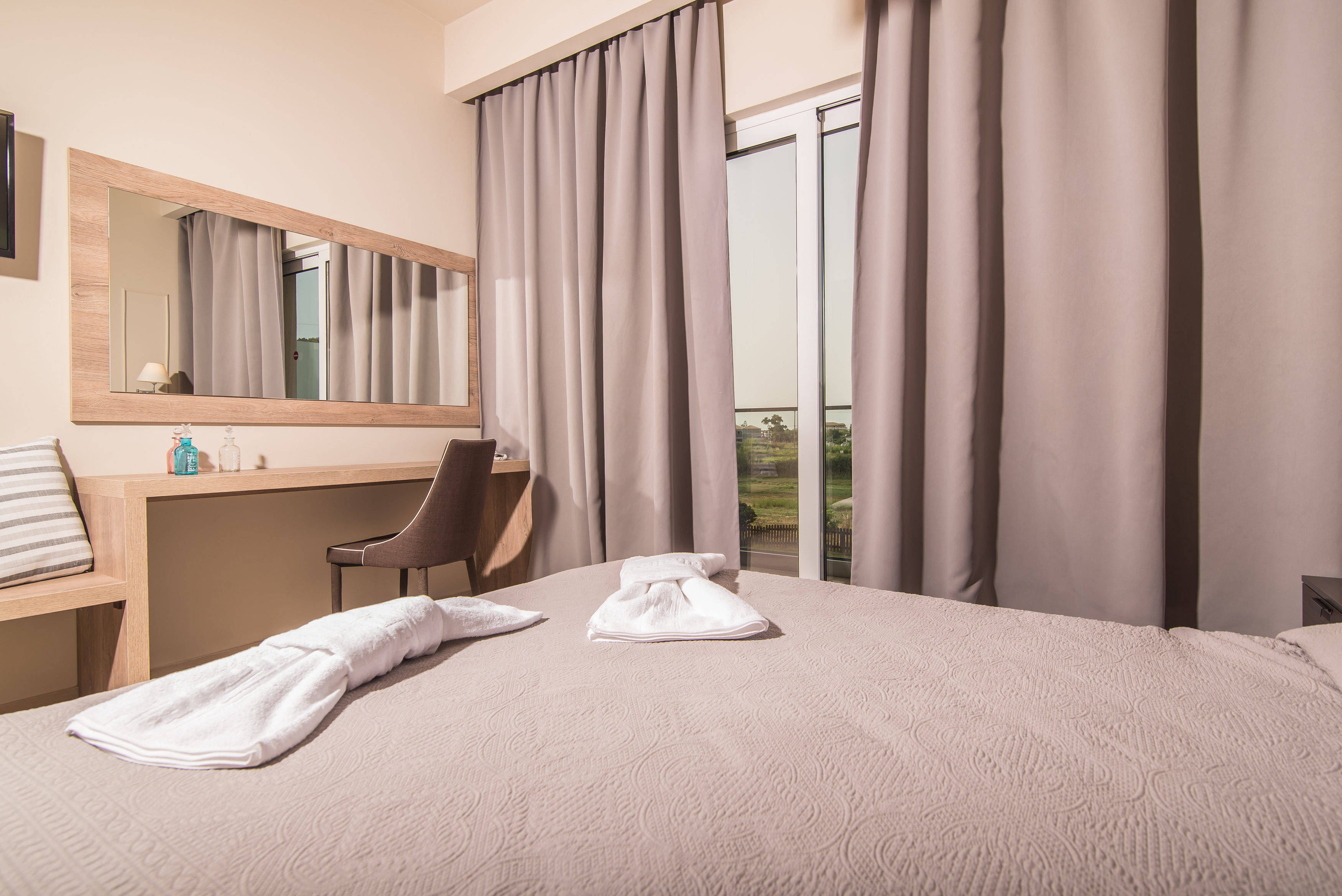 Petros Hotel 12/36