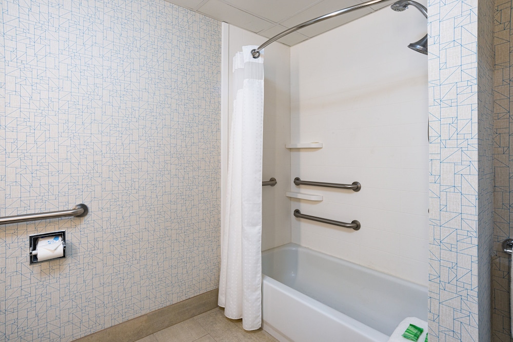 Holiday Inn Express Hotel And Suites Swansea 18/50