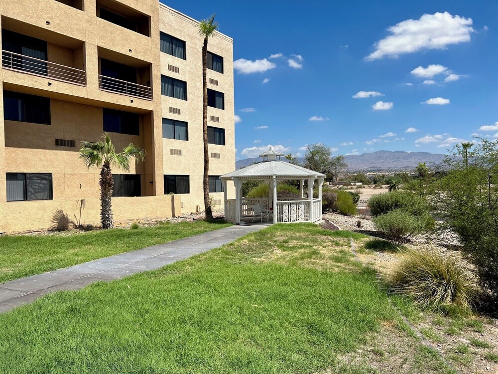 Studio6 Suites Lake Havasu City AZ 53/61