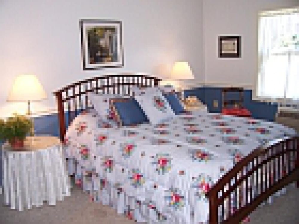 Camelot Restaurant Inn 7/50