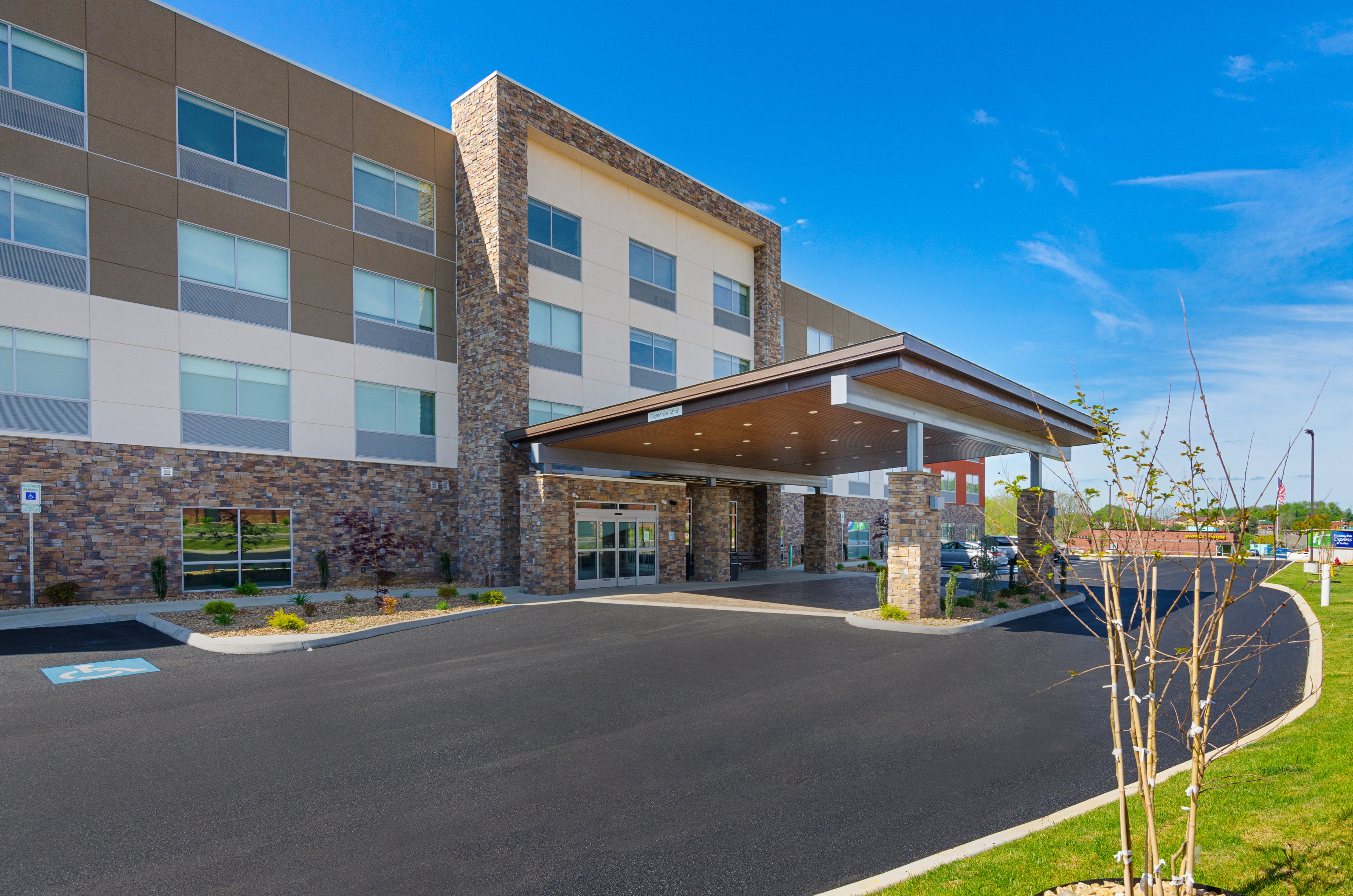 Holiday Inn Express And Suites Abingdon 60/62