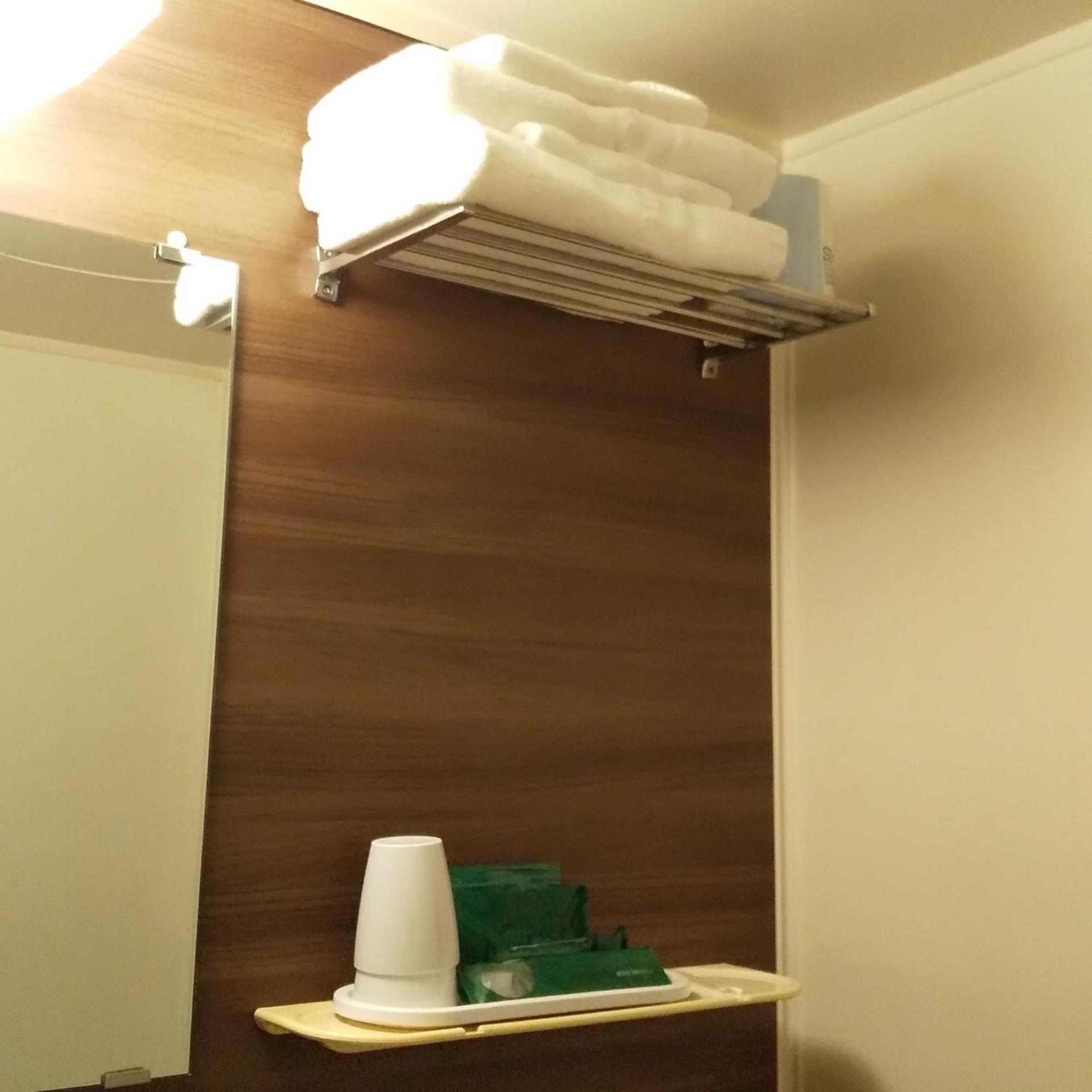 غرفة بسريرين منفصلين بإطلالة على البحيرة، Hotel Route Inn Kawaguchiko 4/4