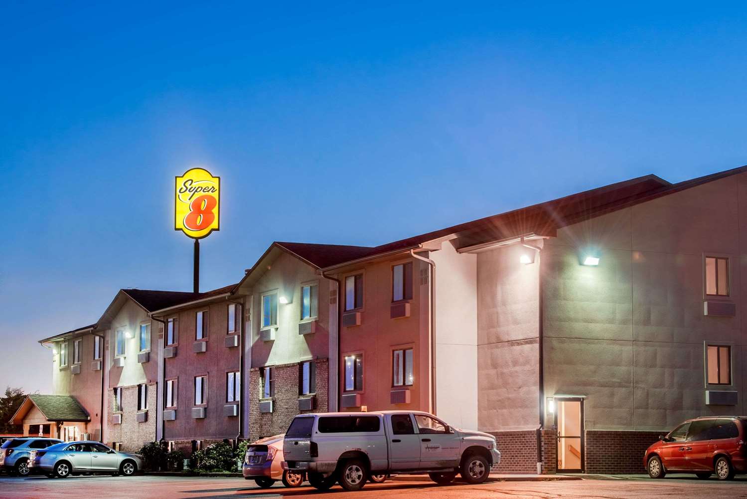 Super 8 By Wyndham Abilene Ks 1/6