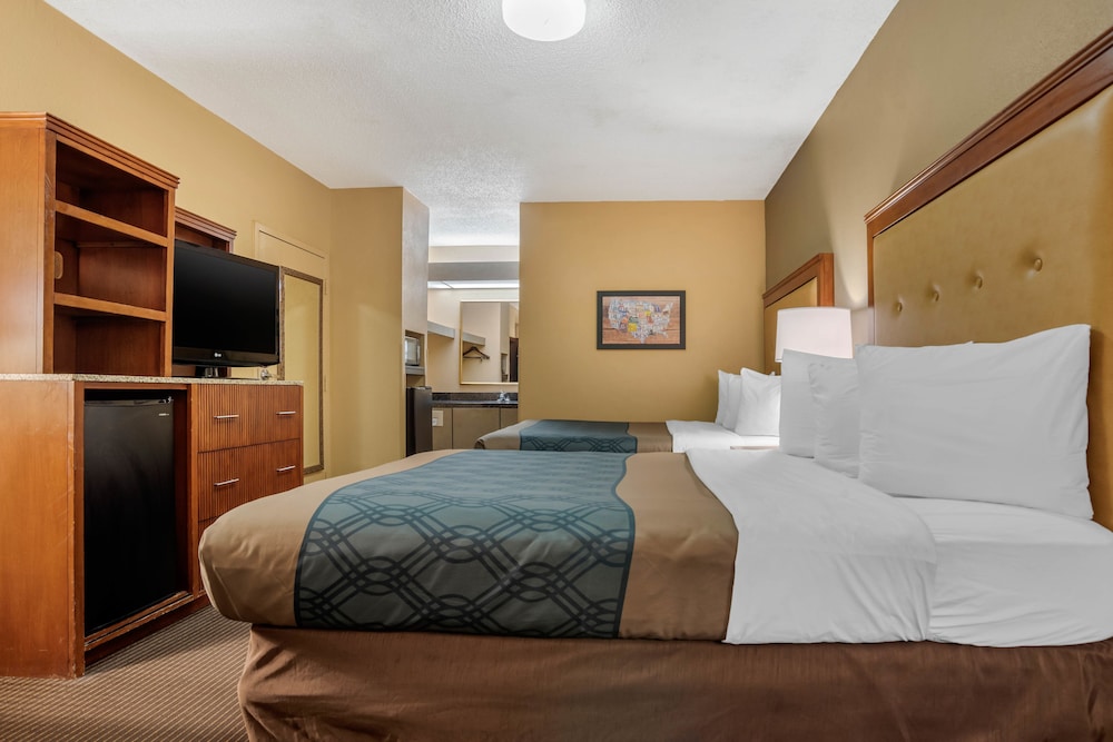 Econo Lodge Inn & Suites Foley-North Gulf Shores 17/40