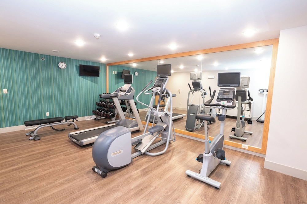 Holiday Inn Express Hotel Suites Iron Mountain 37/57