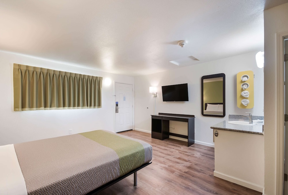 Motel6 Burlington, WA 20/45