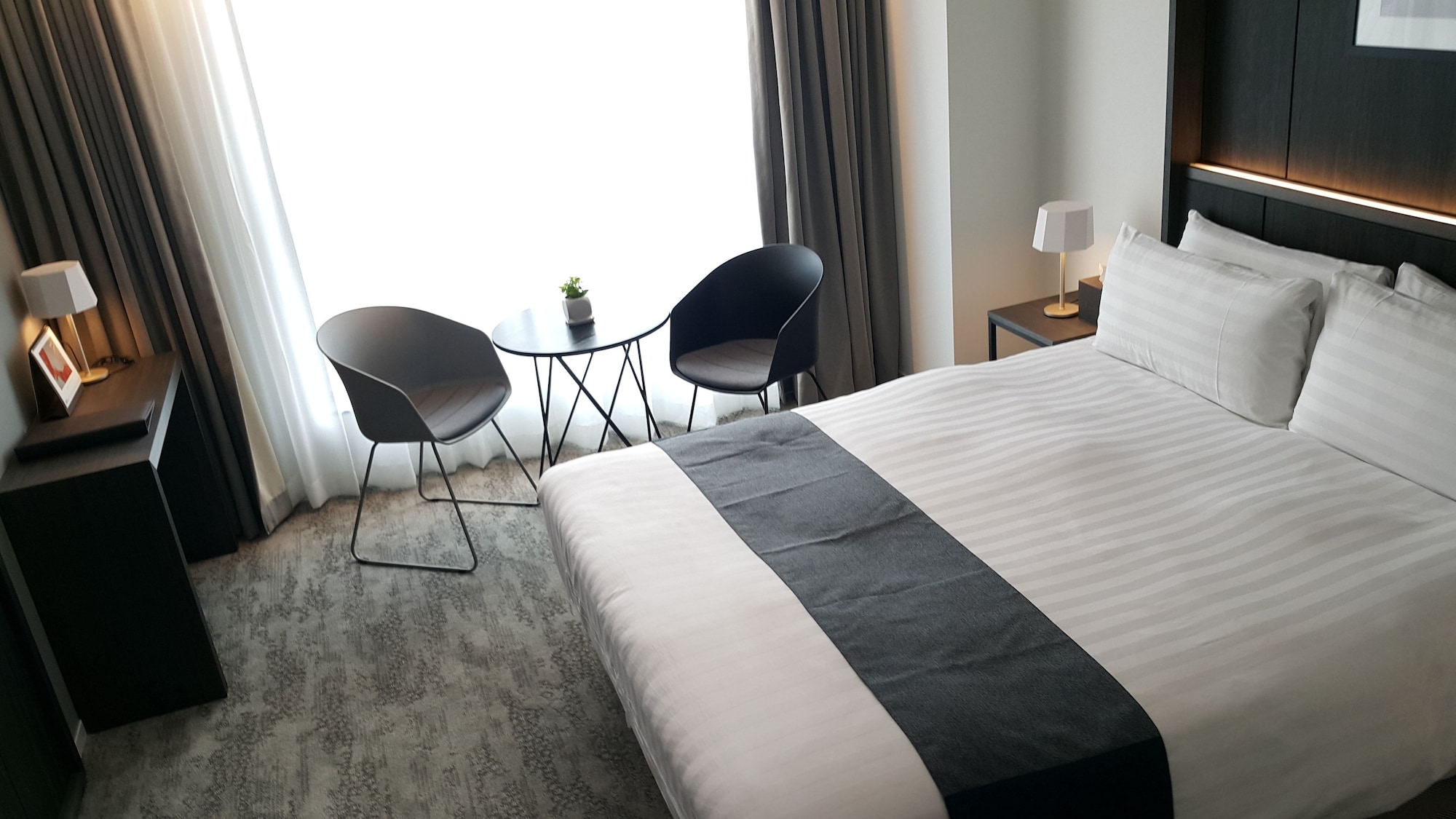 STANDARD, QUEEN BED