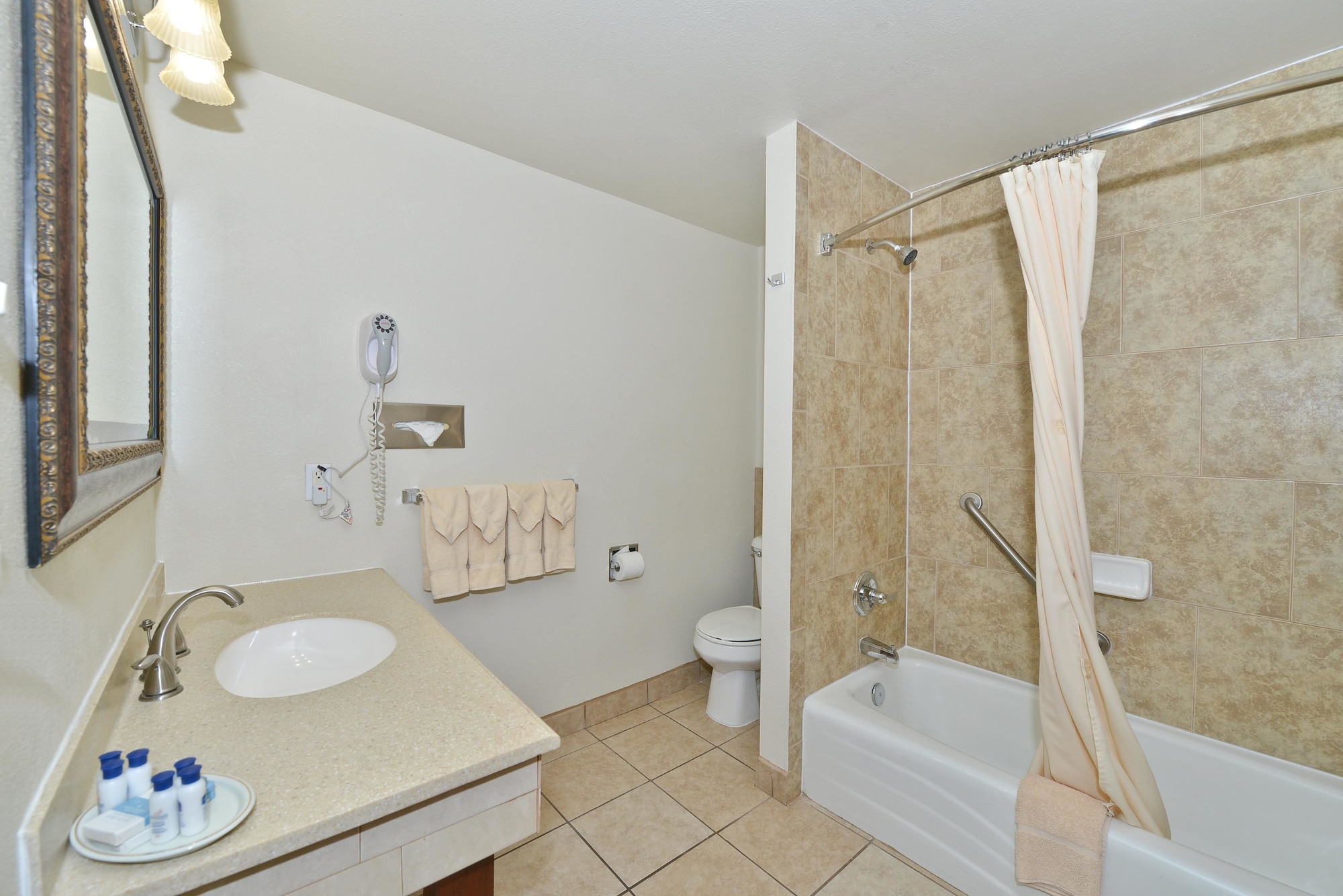 غرفة قياسية بسرير كينج، Best Western Red Hills 8/8