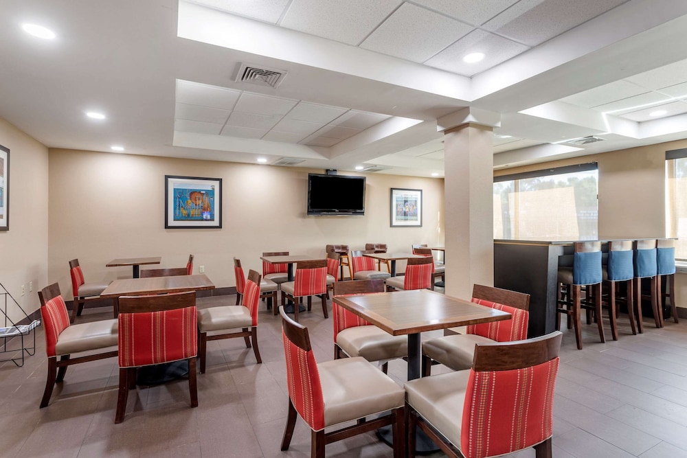 Comfort Inn & Suites Atoka-Millington 28/35