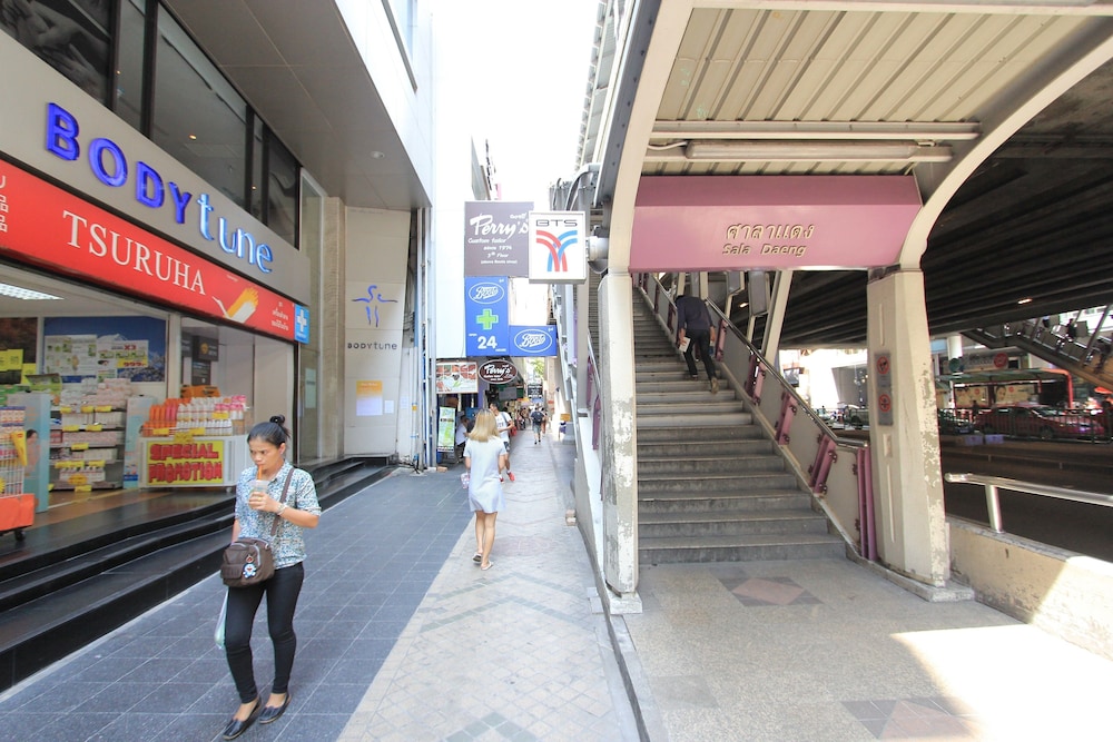 Pula Silom 38/50