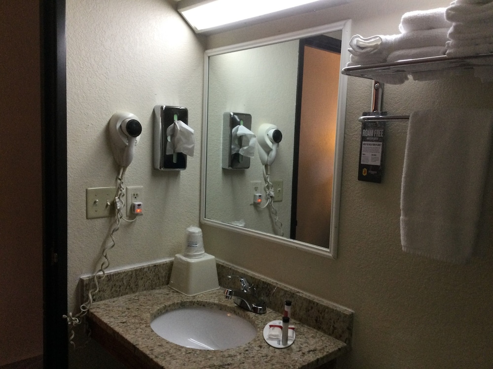 Super 8 By Wyndham Canton/Livonia Area 14/20