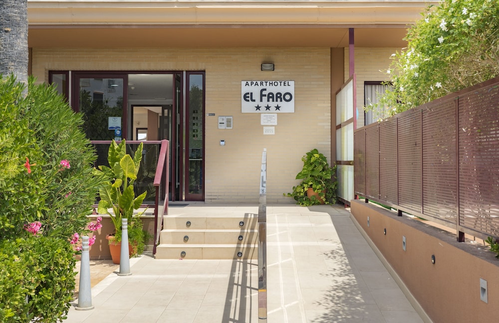 El Faro Aparthotel 4/36