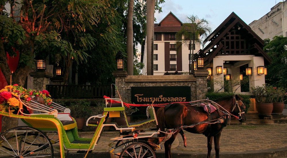 WIENGLAKOR HOTEL 12/76